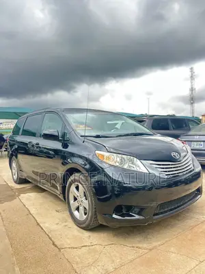 Toyota Sienna LE 7 Passenger 2012 Black