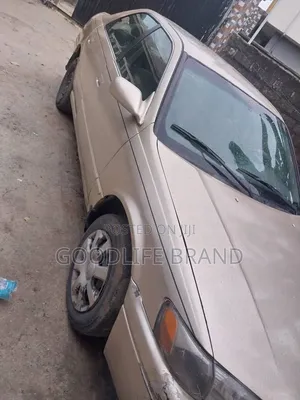 Toyota Camry LE 4dr Sedan (2.2L 4cyl 4A) 2000 Gold