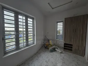 2bdrm Apartment in Lekki Phase 1 for rent