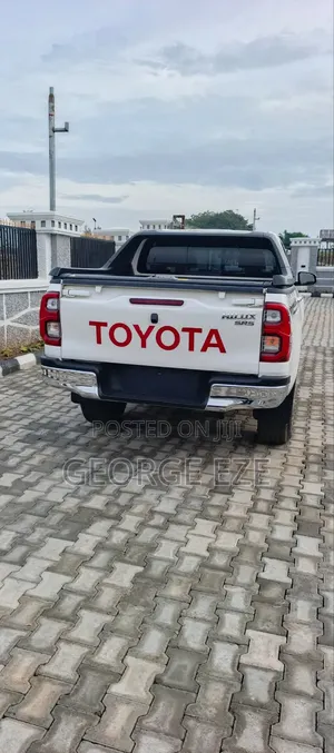 Toyota Hilux 2020 White