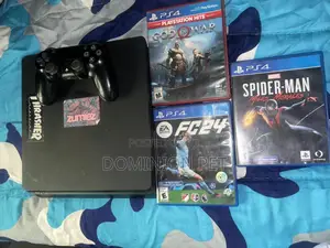 Canada Used Ps4 Slim 500Gb and 3 Games (+ Org Controller