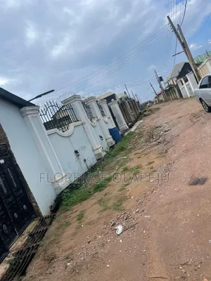 3bdrm Bungalow in Adeoje, Akala Express for sale