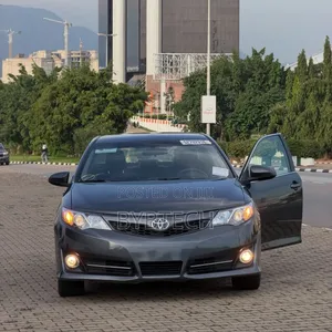 Toyota Camry SE 4dr Sedan (2.5L 4cyl 6A) 2012 Gray