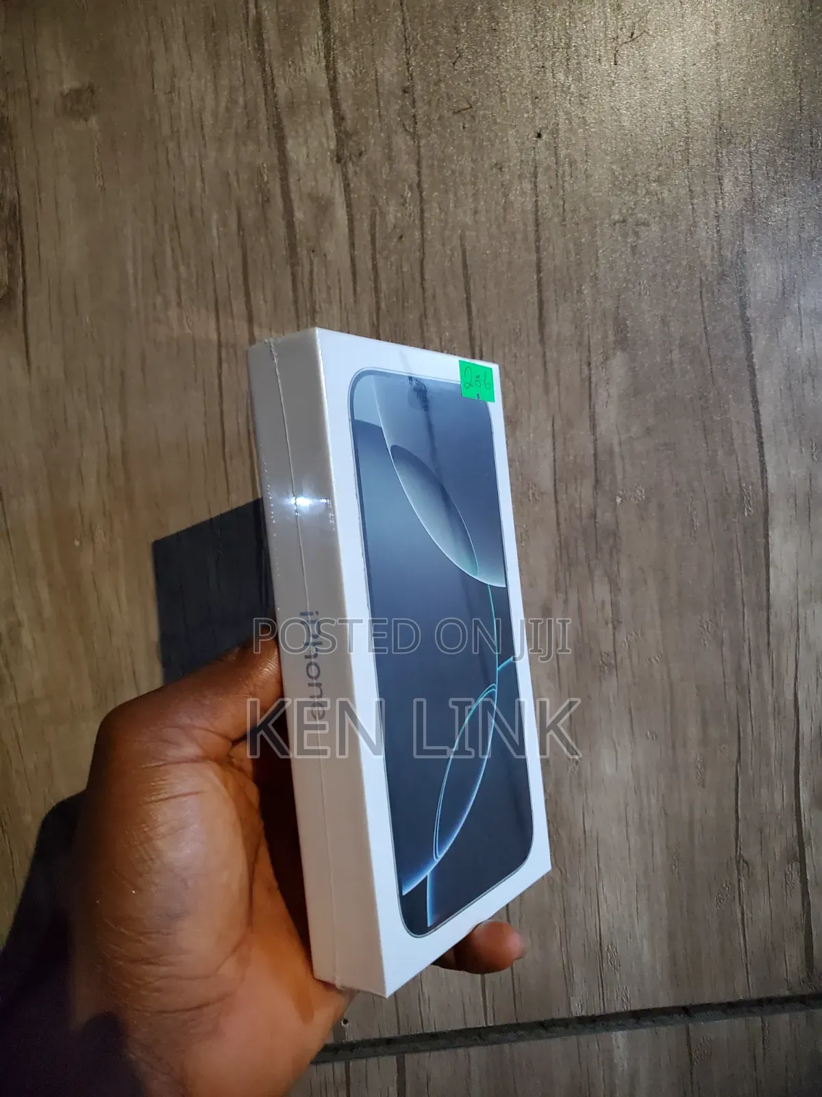 New Apple iPhone 16 Pro Max 256 GB Silver