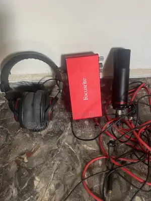 Focusrite Scarlett 2i2 Studio Bundle 3rd Gen (Used)