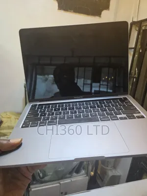 Laptop Apple MacBook Pro 2022 M2 8GB Apple M2 SSD 256GB