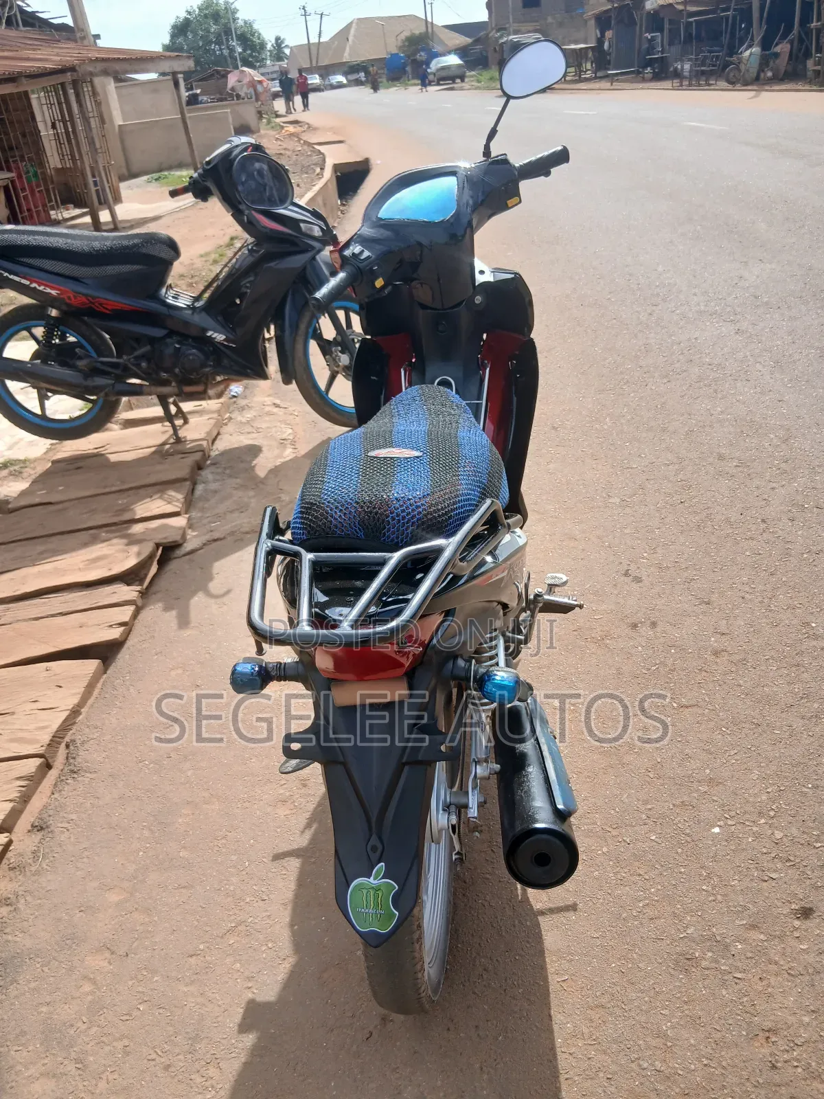 Royal Motorcycle 2023 Red