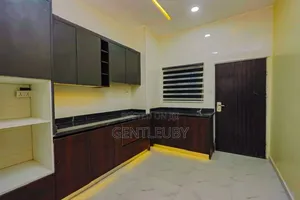 2bdrm Apartment in Ologolo Rd, Lekki Phase 1 for sale
