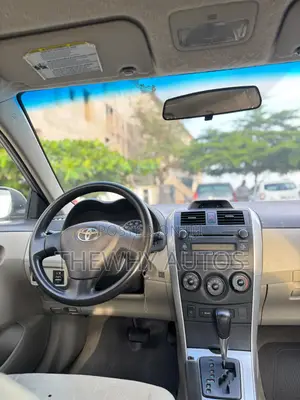 Toyota Corolla LE 4dr Sedan (1.8L 4cyl 4A) 2012 Silver