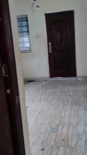 Mini Flat in Adekunle for rent