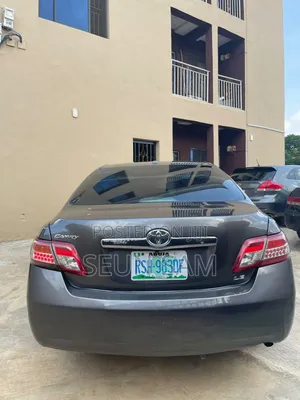 Toyota Camry LE 4dr Sedan (2.5L 4cyl 6A) 2011 Gray
