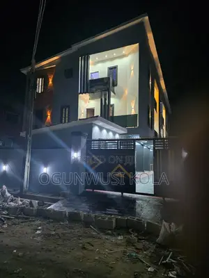 5bdrm Duplex in Ajao Estate for sale