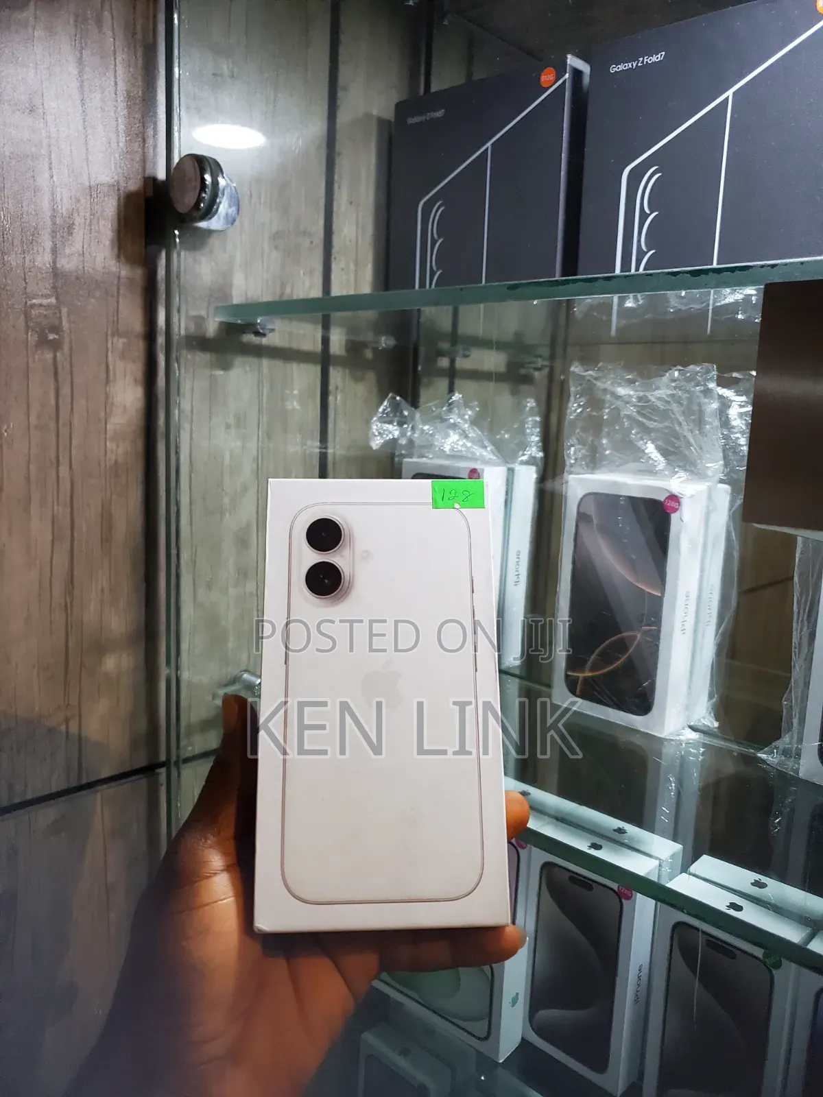 New Apple iPhone 16 128 GB White