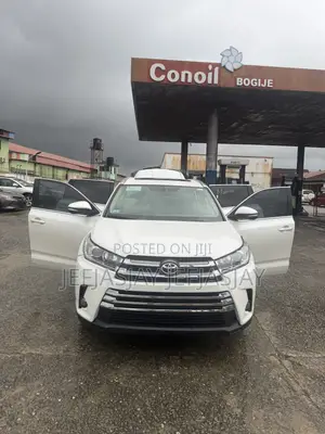 Toyota Highlander XLE 4dr SUV AWD (3.5L 6cyl 6A) 2015 White