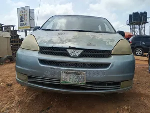 Toyota Sienna 2004 Blue