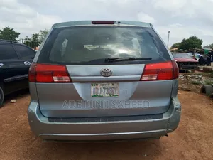 Toyota Sienna 2004 Blue