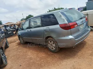 Toyota Sienna 2004 Blue