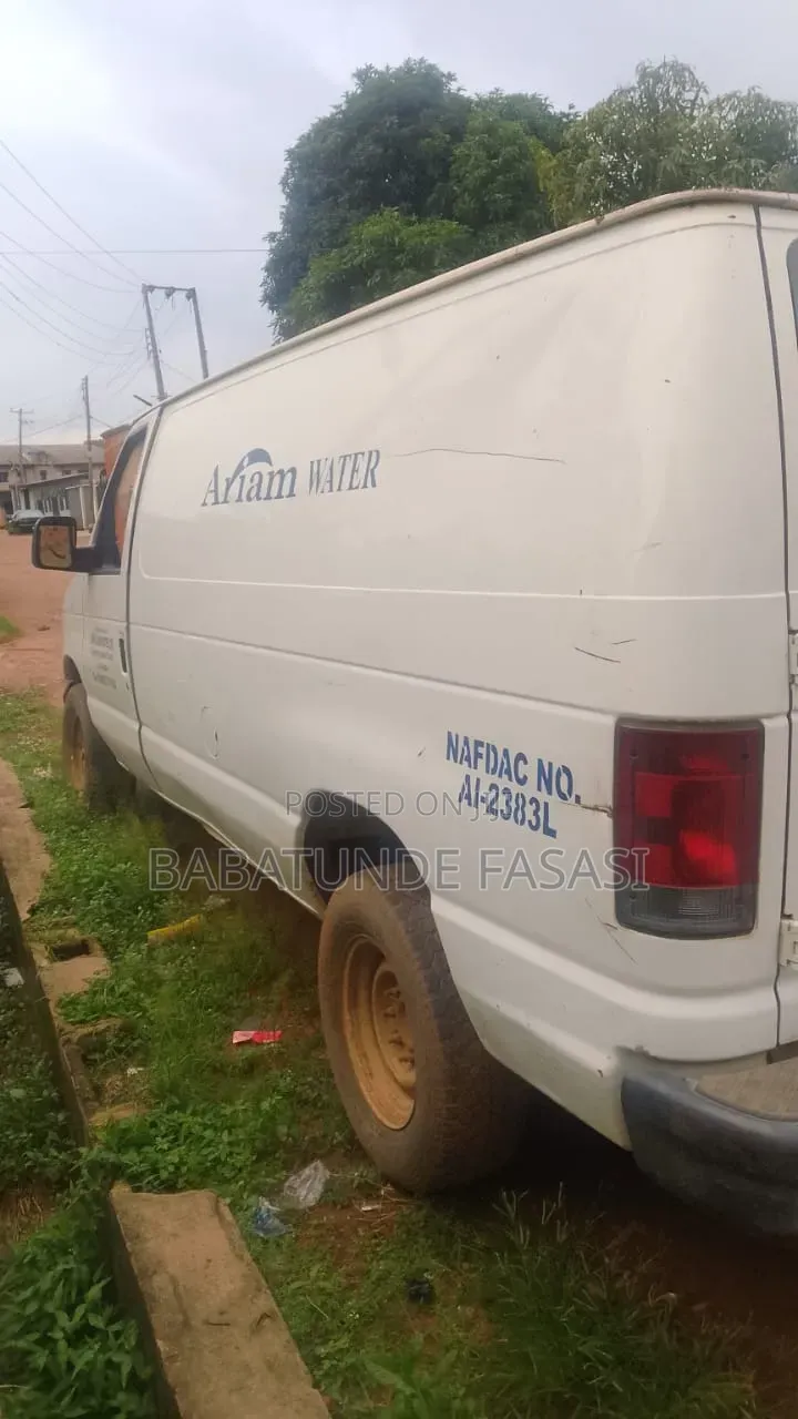 Ford E250 2006 White