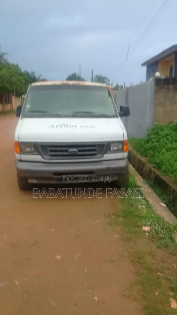 Ford E250 2006 White
