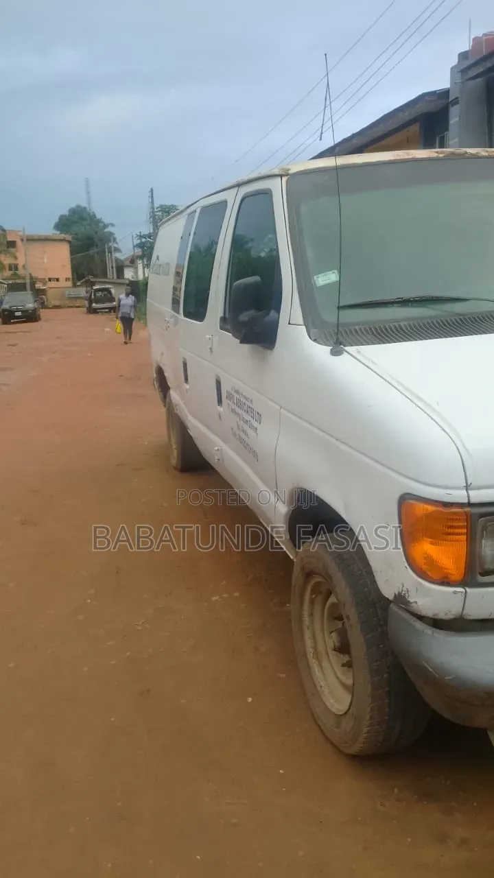 Ford E250 2006 White