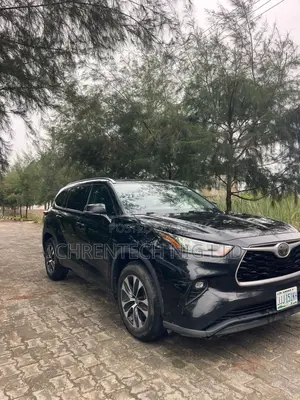 Toyota Highlander LE FWD 2020 Black