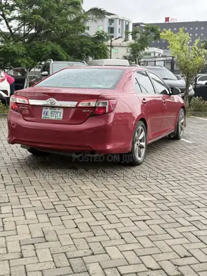 Toyota Camry XLE 4dr Sedan (2.5L 4cyl 6A) 2012 Red