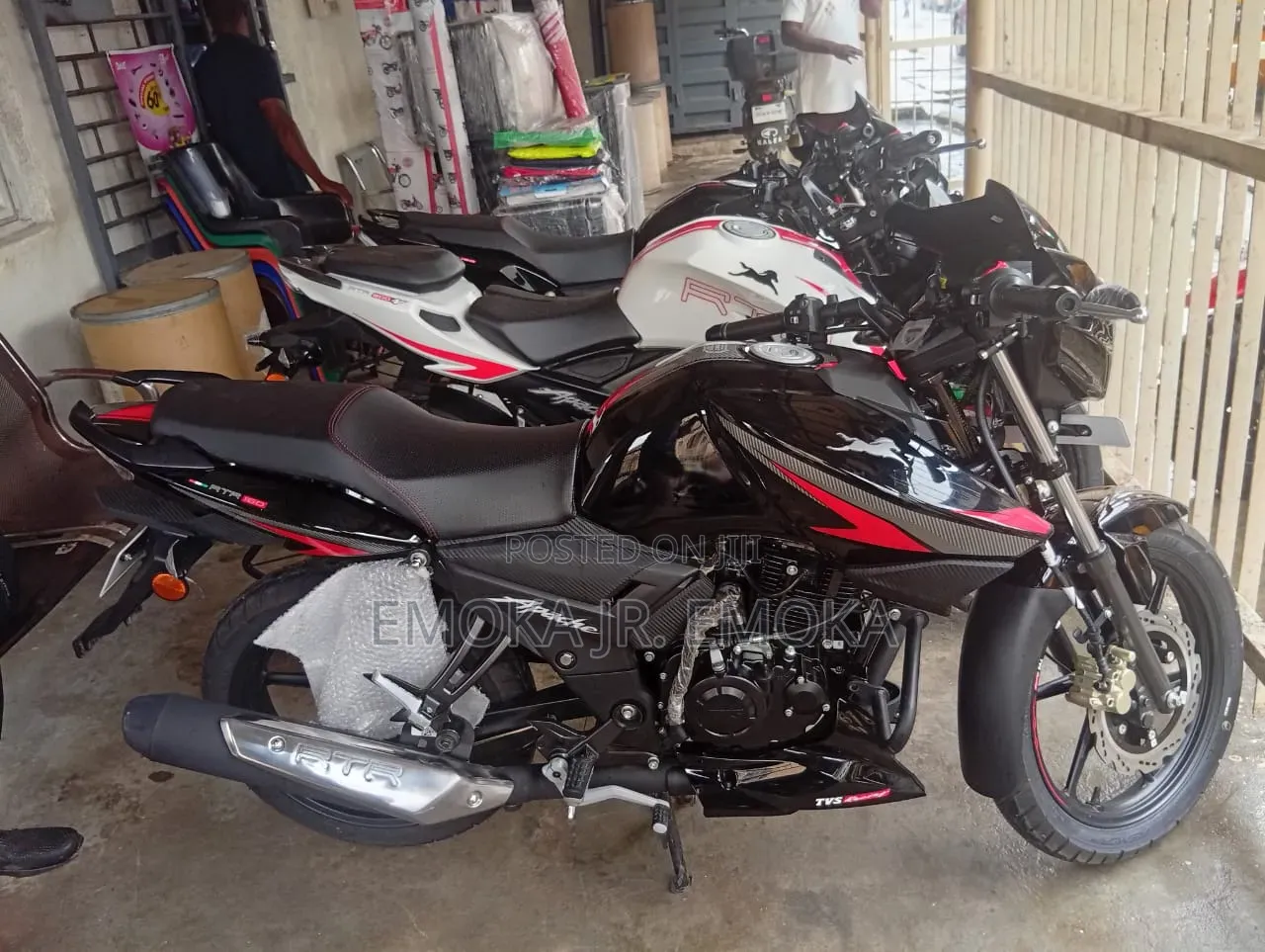 New TVS Apache RTR 160 2v Refresh X-connect 2025 Black
