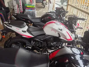 New TVS Apache RTR 160 2v Refresh X-connect 2025 Black