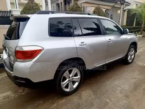 Toyota Highlander Limited 3.5l 4WD 2013 Silver