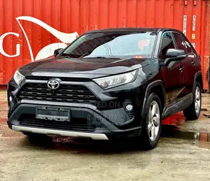 Toyota RAV4 XLE FWD 2023 White