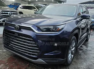 Toyota Highlander 2024 Blue