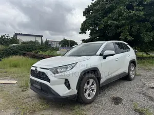 Toyota RAV4 LE FWD 2024 White