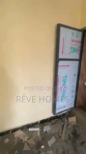 Mini Flat in Adekunle for rent