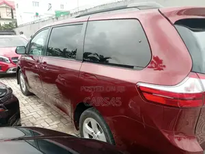 Toyota Sienna LE 7 Passenger Mobility (3.5L 6cyl 8A) 2017 Burgandy