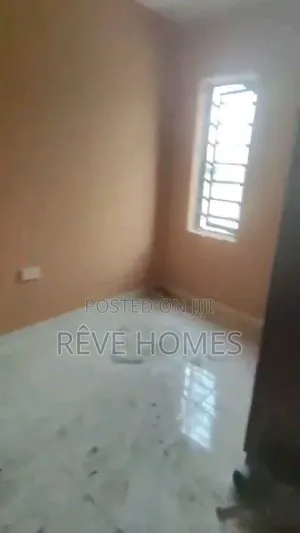 2bdrm Block of Flats in Adekunle for rent