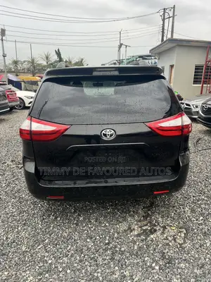 Toyota Sienna XLE 7-Passenger 4dr Minivan AWD (3.5L 6cyl 6A) 2014 Black