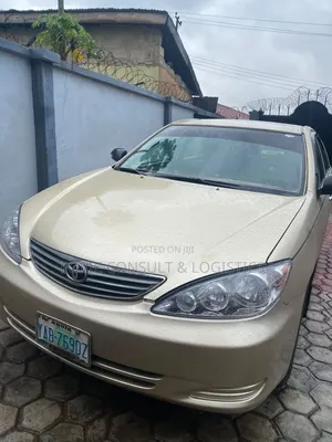 Toyota Camry 2005 Gold