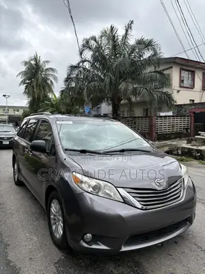 Toyota Sienna 2014 Gray