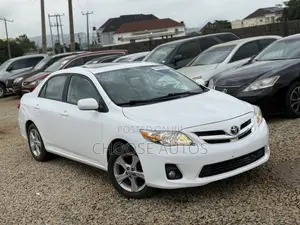 Toyota Corolla LE Special Edition 4dr Sedan (1.8L 4cyl 4A) 2013 White