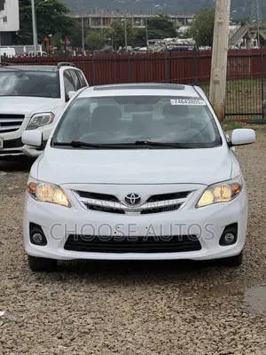 Toyota Corolla LE Special Edition 4dr Sedan (1.8L 4cyl 4A) 2013 White