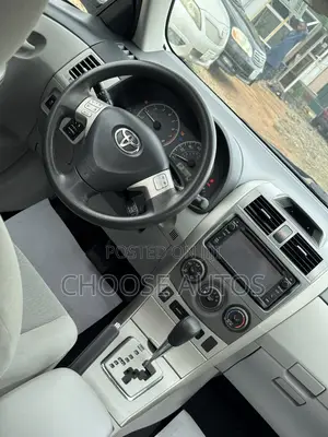 Toyota Corolla LE Special Edition 4dr Sedan (1.8L 4cyl 4A) 2013 White