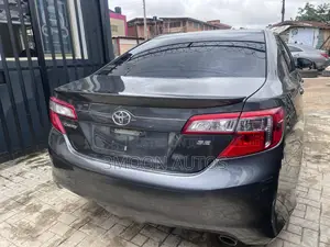 Toyota Camry SE 4dr Sedan (2.5L 4cyl 6A) 2012 Gray