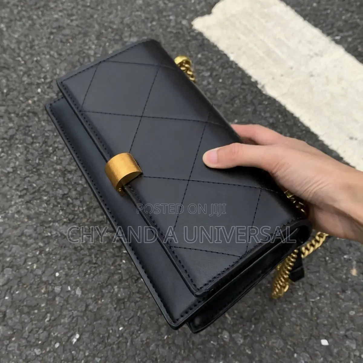 Women’s Purse With Chain