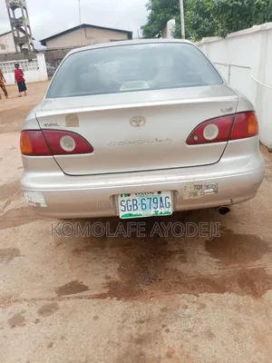 Toyota Corolla 2000 Gold