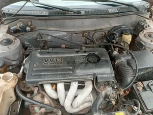 Toyota Corolla 2000 Gold