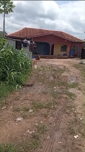 3bdrm Bungalow in Nkwubor Road, Enugu State for sale