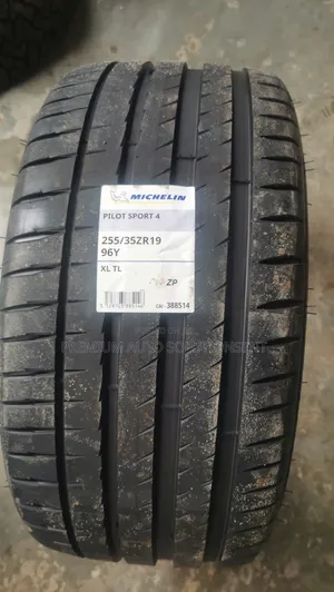 Brand New 255/35r19 Run-Flat
