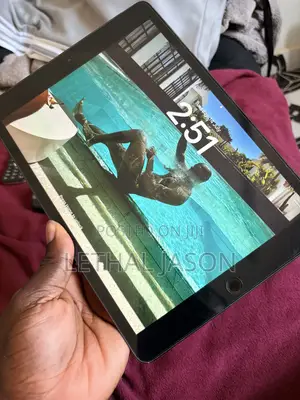 Apple iPad Wi-Fi +3G 32 GB Gray
