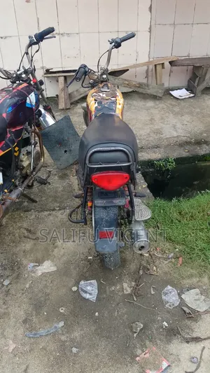 Bajaj Boxer 2024 Red