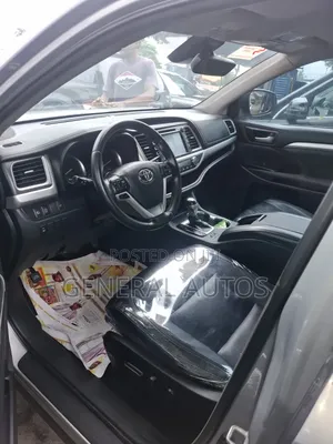 Toyota Highlander XLE 2019 Silver